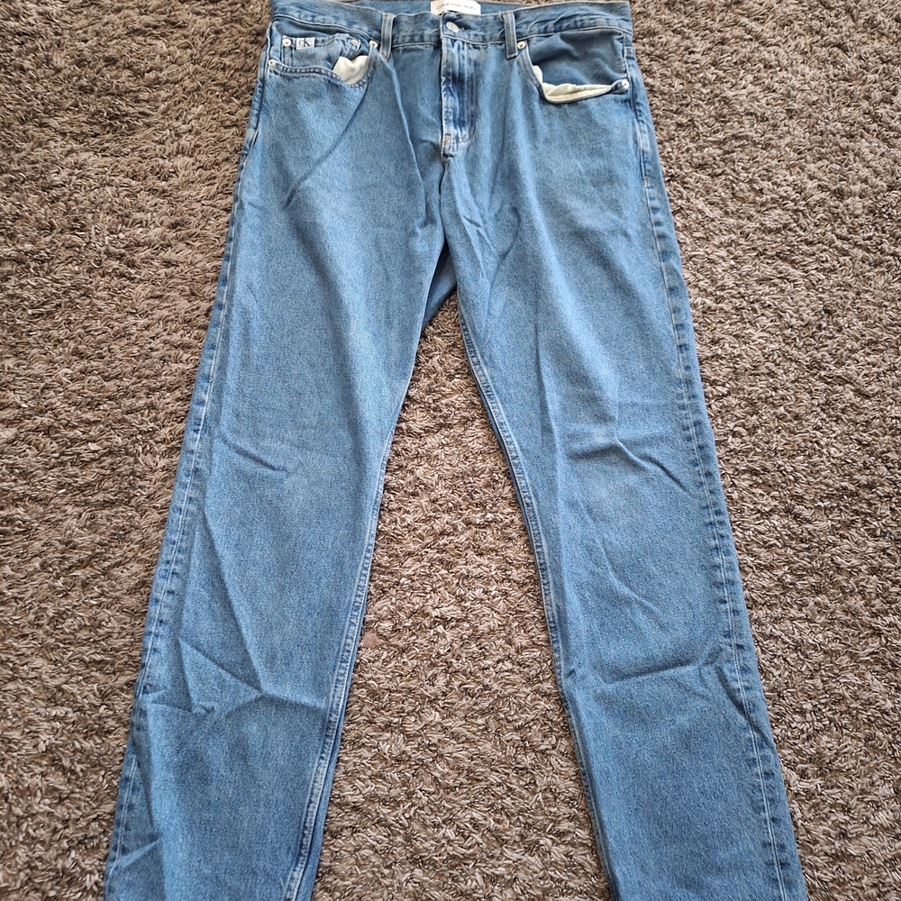 Calvin Klein Jeans Men's Size 36x32 Blue Mid Wash Straight Jeans